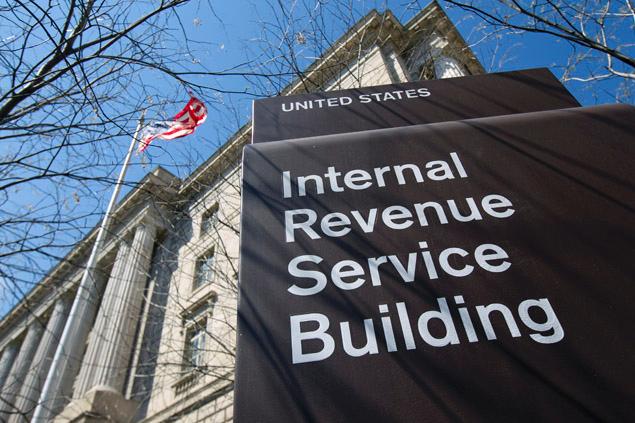 How to reach a live IRS person